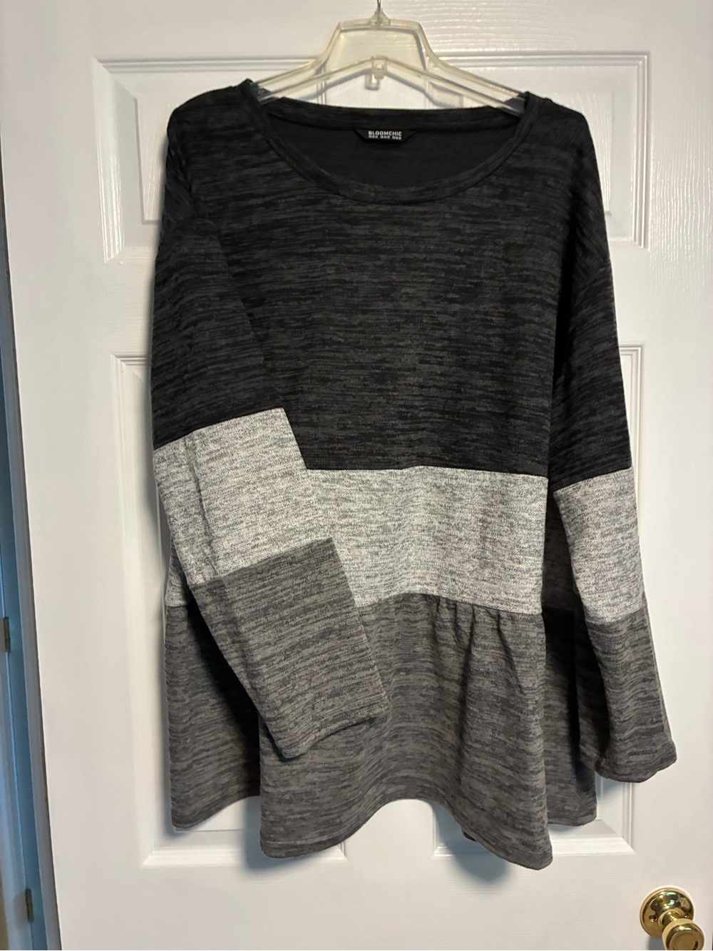 BloomChic Gray & Black Colorblock Long Sleeve Knit Top